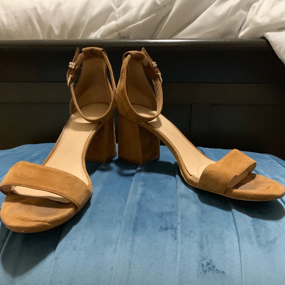 Gianni Bini sz 9.5 brown, suede, low heel